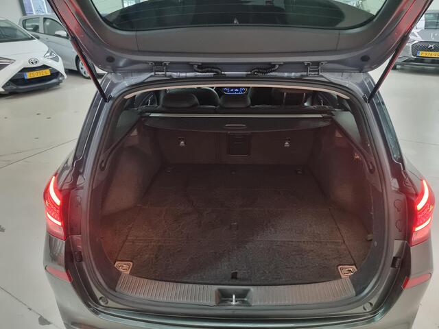 Hyundai I 30 Wagon 1.5 T-GDi MHEV Premium Led verlichting | Pdc | Camera | Stoel verw + koeling | Keyless
