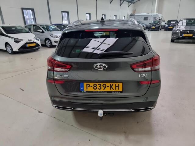Hyundai I 30 Wagon 1.5 T-GDi MHEV Premium Led verlichting | Pdc | Camera | Stoel verw + koeling | Keyless