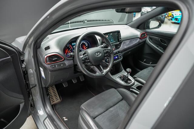 Hyundai I 30 2.0 275pk T-GDI |panoramdak|elek stoelen + memory|Apple Carplay|custom sierstukken|parkeercamera en sensoren|cruise control|keyless|stoelverwarming|19"|