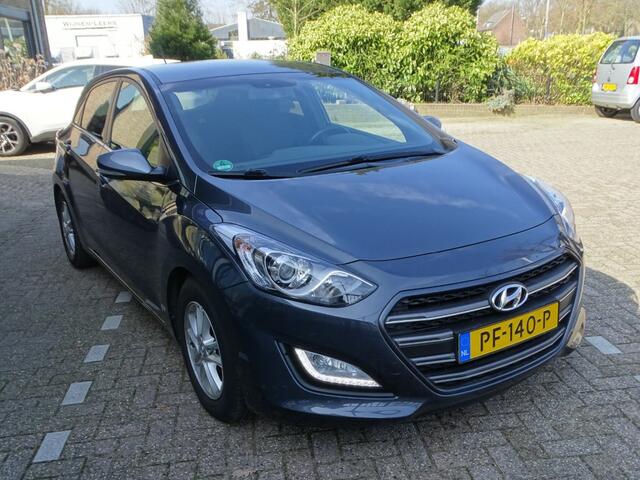 Hyundai I 30 1.6 GDI GO! Navi Clima Cruise Camera PDC