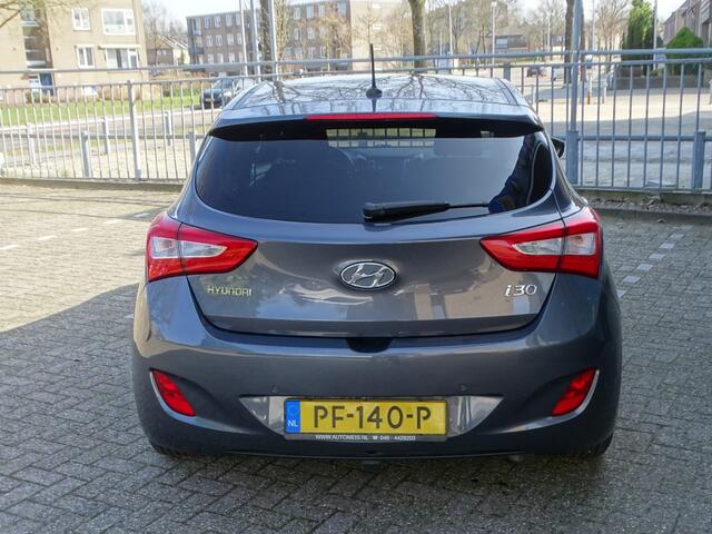 Hyundai I 30 1.6 GDI GO! Navi Clima Cruise Camera PDC