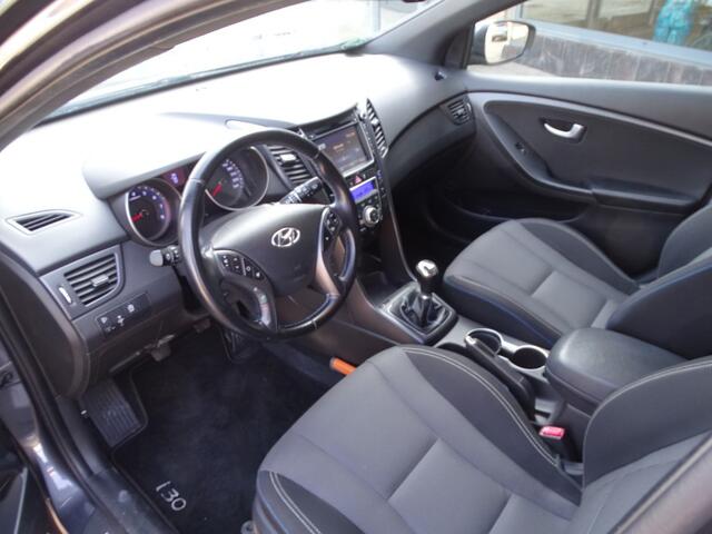 Hyundai I 30 1.6 GDI GO! Navi Clima Cruise Camera PDC