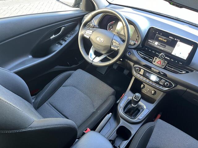 Hyundai I 30 Wagon 1.0 T-GDi 120PK MHEV Comfort Smart | Camera & Pdc | Lichtmetalen velgen | Navigatie grote scherm |