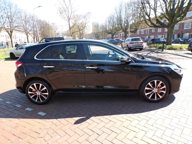 Hyundai I 30 1.4 T-GDI Premium MEEST LUXE UITVOERING.