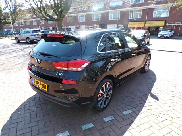 Hyundai I 30 1.4 T-GDI Premium MEEST LUXE UITVOERING.