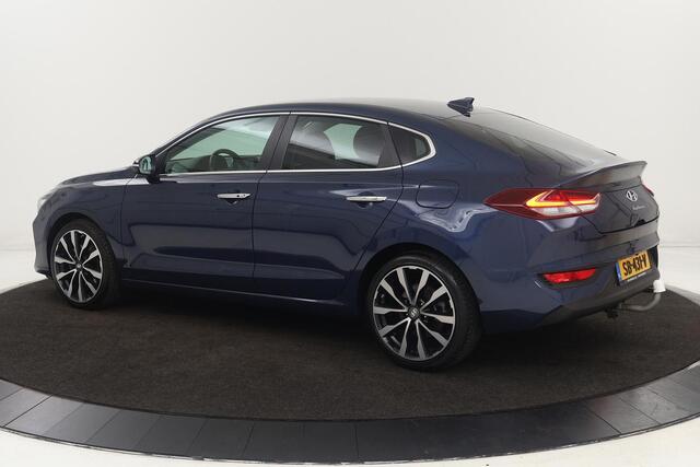 Hyundai I 30 Fastback 1.4 T-GDI Premium | Trekhaak | Carplay | Full LED | Half leder | Keyless | Navigatie | Camera | Climate control | PDC | Cruise control