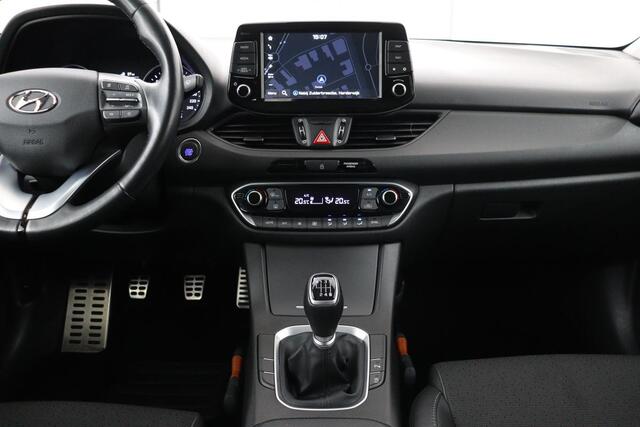 Hyundai I 30 Fastback 1.4 T-GDI Premium | Trekhaak | Carplay | Full LED | Half leder | Keyless | Navigatie | Camera | Climate control | PDC | Cruise control