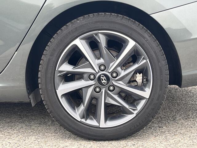 Hyundai I 30 Wagon 1.5 T-GDi 160PK MHEV Premium | Lederen bekleding | Stoel& stuurverwarming & Stoelventilatie | Trekhaak | Allseason banden | 17'' Lmv |