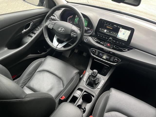 Hyundai I 30 Wagon 1.5 T-GDi 160PK MHEV Premium | Lederen bekleding | Stoel& stuurverwarming & Stoelventilatie | Trekhaak | Allseason banden | 17'' Lmv |