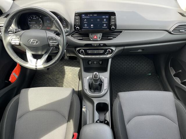 Hyundai I 30 Stationwagon 1.0 T-GDi Comfort / Achteruitrij Camera / Navigatie via Apple Carplay & Android Auto / Cruise Control / Lane Assist / DAB Radio / Airco / Parkeersensor achter