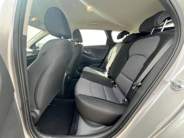Hyundai I 30 Stationwagon 1.0 T-GDi Comfort / Achteruitrij Camera / Navigatie via Apple Carplay & Android Auto / Cruise Control / Lane Assist / DAB Radio / Airco / Parkeersensor achter