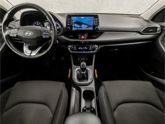 Hyundai I 30 1.0 T-GDI Comfort (APPLE CARPLAY, NAVIGATIE, CAMERA, CLIMATE, TREKHAAK, SPORTSTOELEN, CRUISE, LM VELGEN, NIEUWSTAAT)