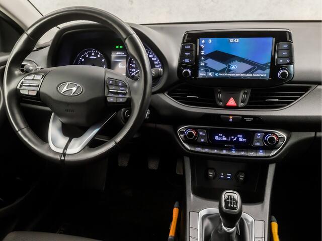 Hyundai I 30 1.0 T-GDI Comfort (APPLE CARPLAY, NAVIGATIE, CAMERA, CLIMATE, TREKHAAK, SPORTSTOELEN, CRUISE, LM VELGEN, NIEUWSTAAT)