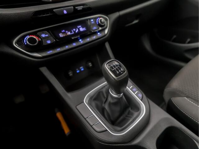 Hyundai I 30 1.0 T-GDI Comfort (APPLE CARPLAY, NAVIGATIE, CAMERA, CLIMATE, TREKHAAK, SPORTSTOELEN, CRUISE, LM VELGEN, NIEUWSTAAT)