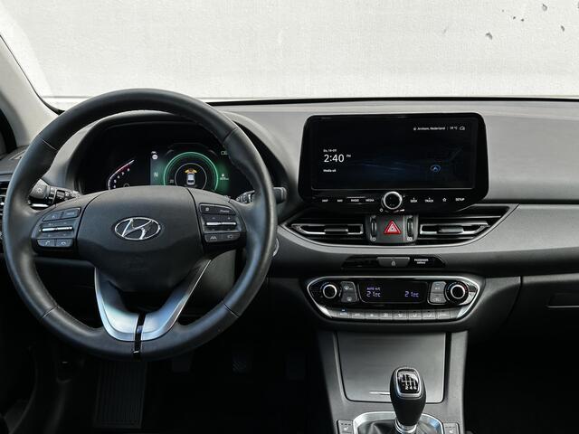 Hyundai I 30 Wagon 1.5 T-GDi MHEV Premium / Achteruitrijcamera / Climate Control / Cruise Control / Navigatie / Stoel- en Stuurverwarming / Vierseizoensbanden / Lederen bekleding / Full LED verlichting / Keyless entry&start /