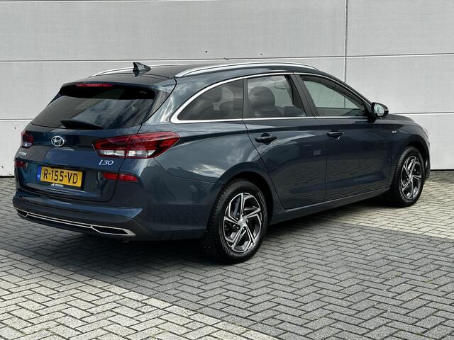 Hyundai I 30 Wagon 1.5 T-GDi MHEV Premium / Achteruitrijcamera / Climate Control / Cruise Control / Navigatie / Stoel- en Stuurverwarming / Vierseizoensbanden / Lederen bekleding / Full LED verlichting / Keyless entry&start /