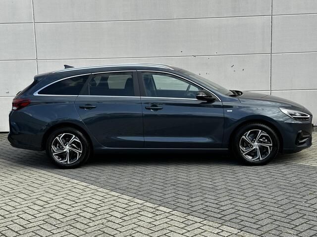 Hyundai I 30 Wagon 1.5 T-GDi MHEV Premium / Achteruitrijcamera / Climate Control / Cruise Control / Navigatie / Stoel- en Stuurverwarming / Vierseizoensbanden / Lederen bekleding / Full LED verlichting / Keyless entry&start /