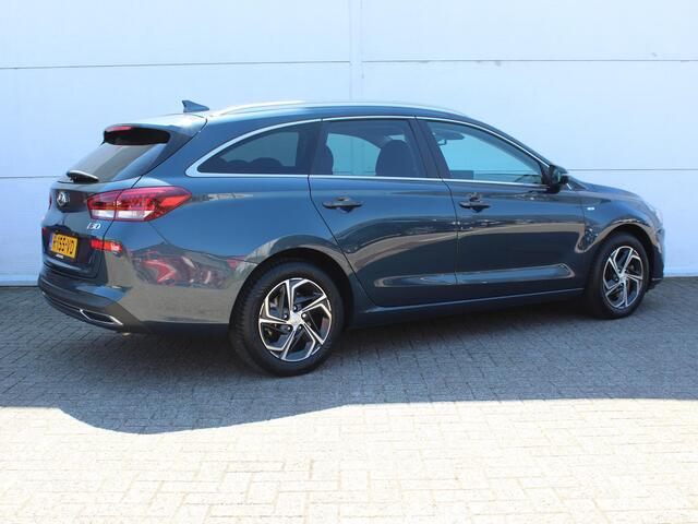 Hyundai I 30 Wagon 1.5 T-GDi MHEV Premium / Trekhaak Afneembaar (1400 KG) / Lederen Bekleding / Stoelverwarming & Ventilatie / Keyless Entry & Start / Navigatie + Apple Carplay/Android Auto /