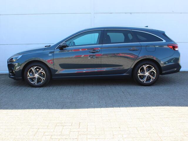Hyundai I 30 Wagon 1.5 T-GDi MHEV Premium / Trekhaak Afneembaar (1400 KG) / Lederen Bekleding / Stoelverwarming & Ventilatie / Keyless Entry & Start / Navigatie + Apple Carplay/Android Auto /