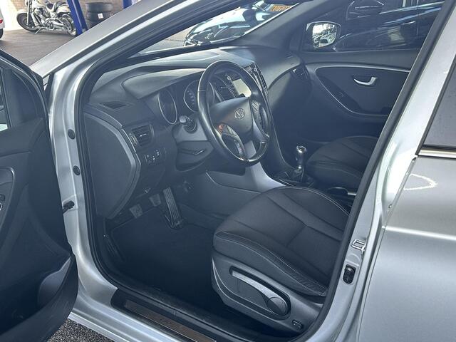 Hyundai I 30 1.4 i Navi | Clima | PDC | Camera