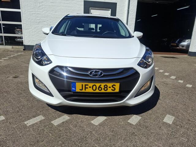 Hyundai I 30 1.6 GDI i-Drive Cool Plus /Nieuwe apk bij aflevering/Trekhaak/Lm velgen