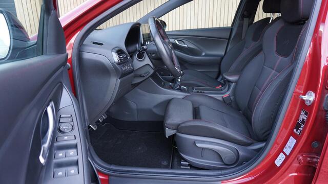 Hyundai I 30 1.5 T-GDi 160pk N Line Navi LED 18inch LM Keyless Groot scherm A-Camera *Sunset Red Metallic* Unieke i30!