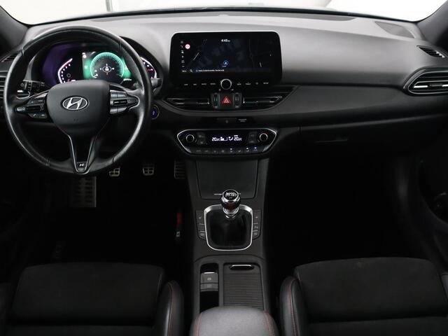 Hyundai I 30 1.5 T-GDi MHEV N Line | Trekhaak | Sportstoelen | Stoelverwarming | Full LED | Carplay | Camera | Leder/Alcantara | Memory | Keyless | Climate control