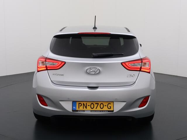 Hyundai I 30 1.6 GDi GO! | Cruise control | Achteruitrij camera | Bluetooth |