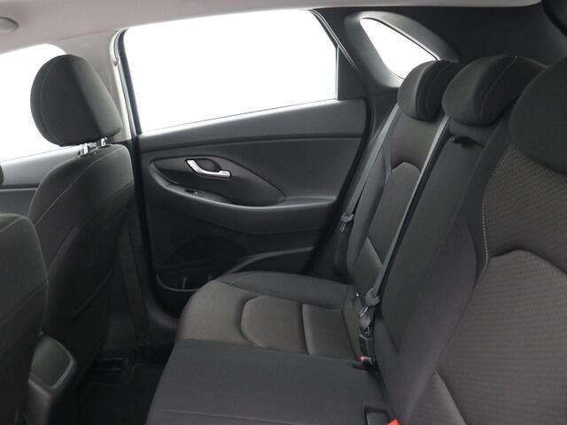 Hyundai I 30 1.0 T-GDI Comfort 120PK / 27261 KM stand!!!! / Dealeronderhouden / Historie compleet aanwezig / Navigatie + Android Auto/Apple Carplay / Climate Control / Cruise Control / Achteruitrijcamera / Parkeersensoren achter /