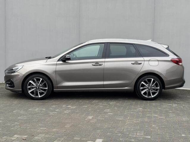 Hyundai I 30 Wagon 1.0 T-GDi MHEV Comfort Smart 30th Edition / Fabrieksgarantie tot 08-2027 / Dealer onderhouden / Navigatie / Stuur- en stoelverwarming / Achteruitrijcamera / Apple Carplay Android / 17" LM wielen /