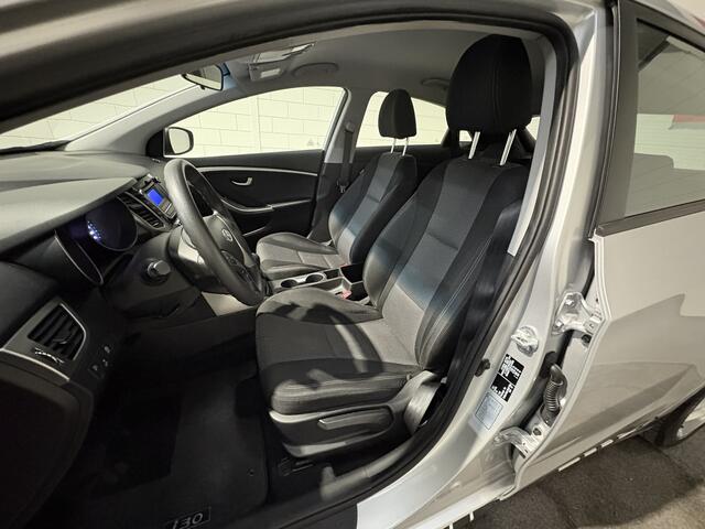 Hyundai I 30 1.6 GDI i-Drive Cool Plus, NL auto, Unieke km stand, Airco, Isofix, Lichtmetaal, Led verlichting, Boekjes, Prijs incl. apk, beurt en 3 maanden garantie