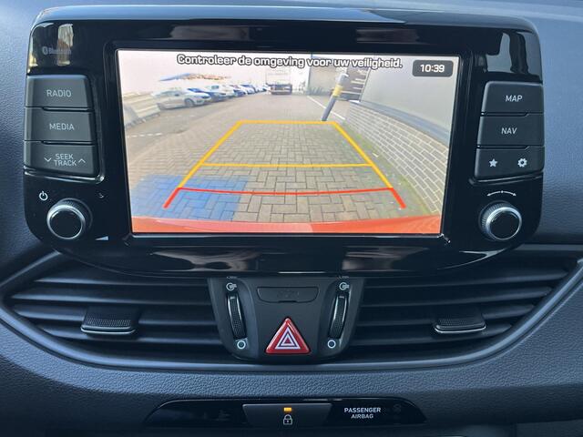 Hyundai I 30 1.4 T-GDI Comfort / Navigatie / Apple Carplay & Android Auto / Climate Control / Cruise Control / Camera / LM Velgen 15" / NAP /
