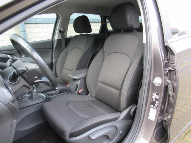 Hyundai I 30 1.0 T-GDI First Edition 2e eigen | dealer onderh | tr.haak | LED kopl | navi | camera | cruise