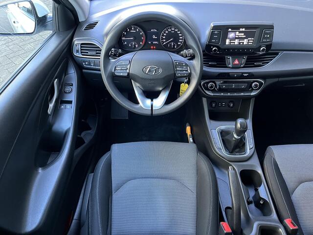 Hyundai I 30 1.0 T-GDI 120PK i-Drive Cool Edition | Compacte familieauto | Parkeersensoren | Cruisecontrol | 1ste Eigenaar |