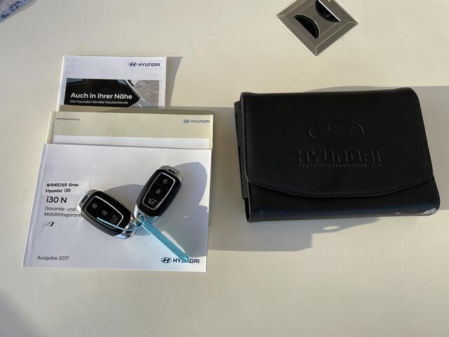 Hyundai I 30 Fastback 2.0 T-GDI N2 / Dealer onderhouden / Alcantara interieur / Elektrisch verstelbare stoelen + memory / LMV / Keyless entry / Navigatie / Camera / Telefoon.