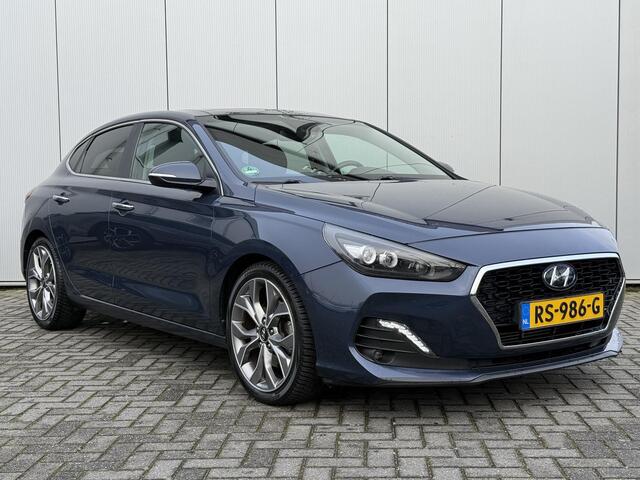 Hyundai I 30 Fastback 1.4 T-GDI Premium / Lederen Bekleding / Panorama Dak / Trekhaak / 18" met all season / Navigatie / Electrisch verstelbare bestuurderstoel met geheugen /