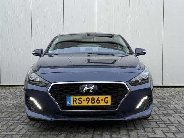 Hyundai I 30 Fastback 1.4 T-GDI Premium / Lederen Bekleding / Panorama Dak / Trekhaak / 18" met all season / Navigatie / Electrisch verstelbare bestuurderstoel met geheugen /