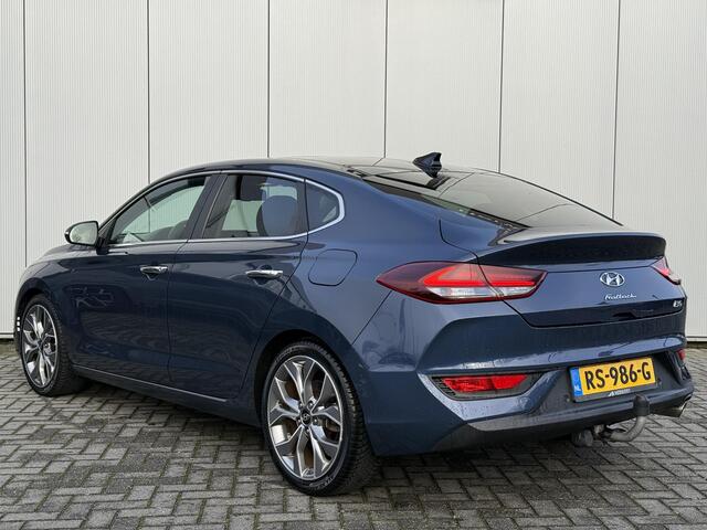 Hyundai I 30 Fastback 1.4 T-GDI Premium / Lederen Bekleding / Panorama Dak / Trekhaak / 18" met all season / Navigatie / Electrisch verstelbare bestuurderstoel met geheugen /
