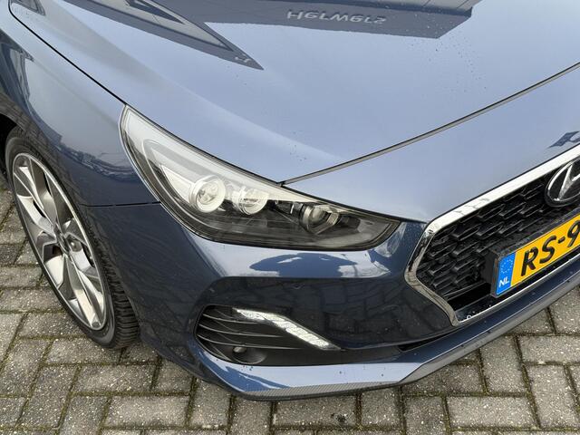 Hyundai I 30 Fastback 1.4 T-GDI Premium / Lederen Bekleding / Panorama Dak / Trekhaak / 18" met all season / Navigatie / Electrisch verstelbare bestuurderstoel met geheugen /