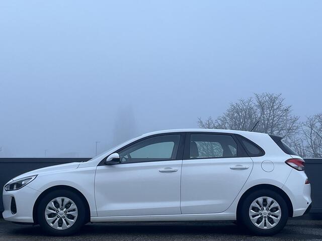 Hyundai I 30 1.0 T-GDI 120PK i-Drive Cool Edition | Compacte familieauto | Parkeersensoren | Cruisecontrol | 1ste Eigenaar |