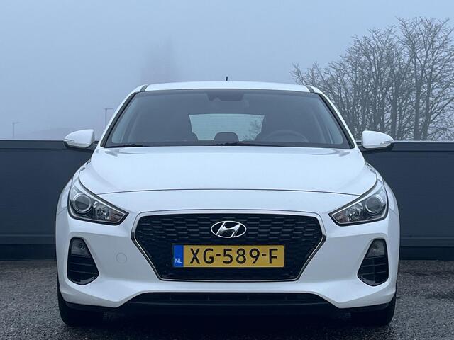 Hyundai I 30 1.0 T-GDI 120PK i-Drive Cool Edition | Compacte familieauto | Parkeersensoren | Cruisecontrol | 1ste Eigenaar |