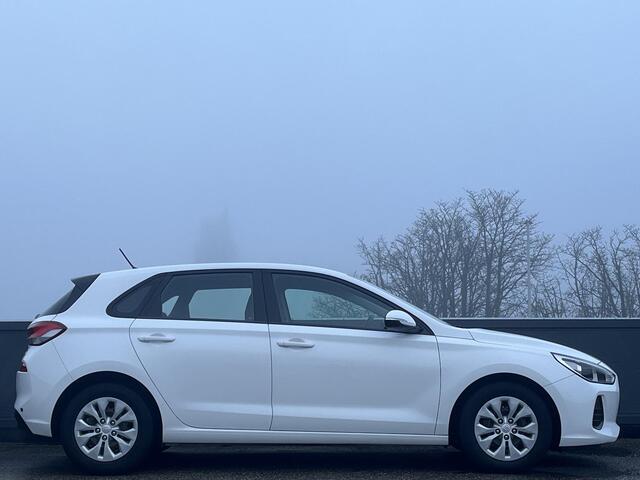 Hyundai I 30 1.0 T-GDI 120PK i-Drive Cool Edition | Compacte familieauto | Parkeersensoren | Cruisecontrol | 1ste Eigenaar |