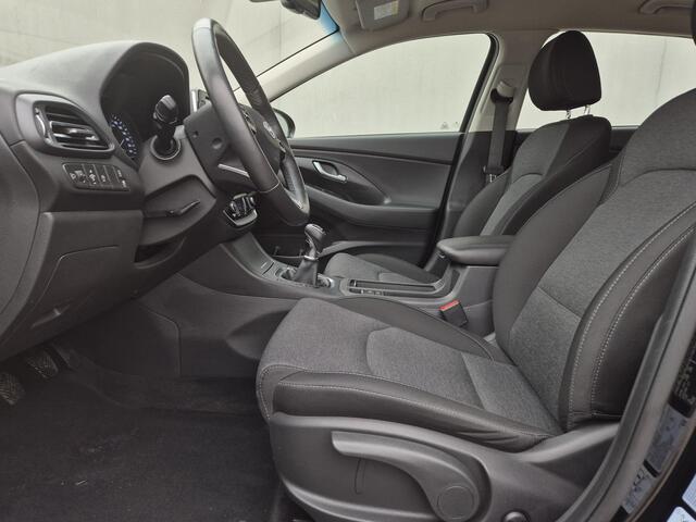 Hyundai I 30 1.0 T-GDi MHEV Comfort Smart Handgeschakeld / Navigatie via Apple Carplay of Android Auto / Achteruitrijcamera / Stuur- & Stoelverwarming / keyless Entry/Start / Cruise control / Parkeersensoren achter / Climate control /