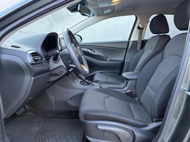 Hyundai I 30 1.0 T-GDi MHEV Comfort Smart / Stoel-/Stuurverwarming / Cruise Control / Achteruitrijcamera / Navigatie d.m.v. Apple Carplay/Android Auto / Winterset /