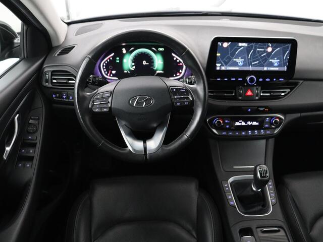 Hyundai I 30 1.5 T-GDi MHEV Premium | Stoelventilatie | Leder | Trekhaak | Camera | Carplay | Stoelverwarming | Keyless | Full LED | Navigatie | Cruise control | Dodehoek detectie | Climate control
