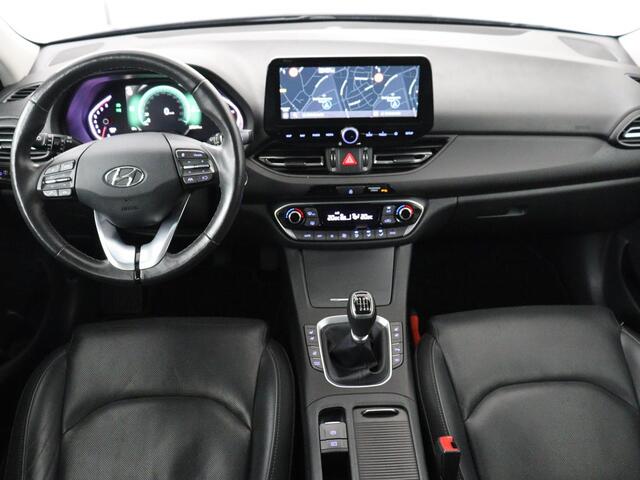 Hyundai I 30 1.5 T-GDi MHEV Premium | Stoelventilatie | Leder | Trekhaak | Camera | Carplay | Stoelverwarming | Keyless | Full LED | Navigatie | Cruise control | Dodehoek detectie | Climate control