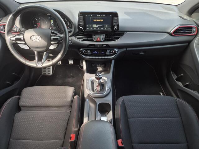 Hyundai I 30 N 2.0 Handgeschakeld / Dealer onderhouden / Trekgewicht 1600 kg / Stuur- & Stoelverwarming / Achteruitrijcamera / Cruise control / Draadloze telefoon lader / Keyless Entry/Start / Apple Carplay Android Auto / Climate control / Navigatie /