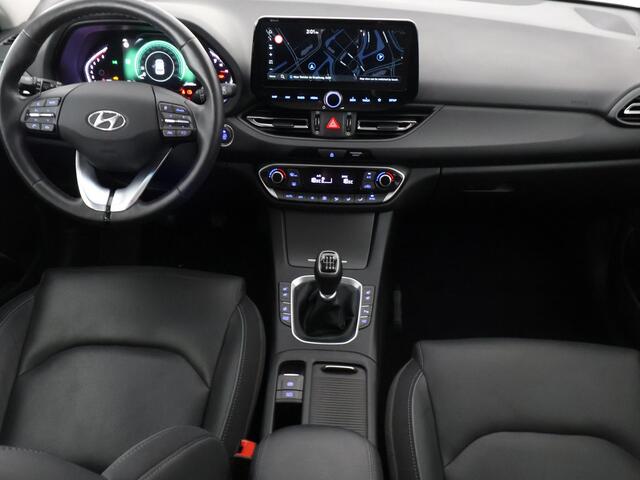 Hyundai I 30 Wagon 1.5 T-GDi MHEV Premium | Stuur-/Stoelverwarming | Navigatie | Parkeersensoren voor & Achter |