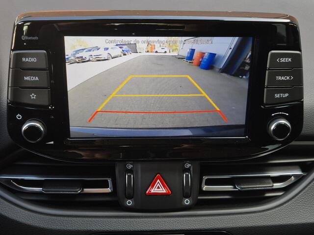 Hyundai I 30 1.0 T-GDi MHEV Comfort Smart / Dealer onderhouden / Fabrieksgarantie tot 09-2028 / Navigatie d.m.v. Apple carplay/Android auto / Stuur- & Stoelverwarming / Achteruitrijcamera / Cruise control / Keyless Entry/Start / Climate control /