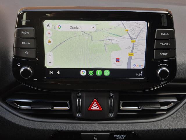 Hyundai I 30 1.0 T-GDi MHEV Comfort Smart / Dealer onderhouden / Fabrieksgarantie tot 09-2028 / Navigatie d.m.v. Apple carplay/Android auto / Stuur- & Stoelverwarming / Achteruitrijcamera / Cruise control / Keyless Entry/Start / Climate control /